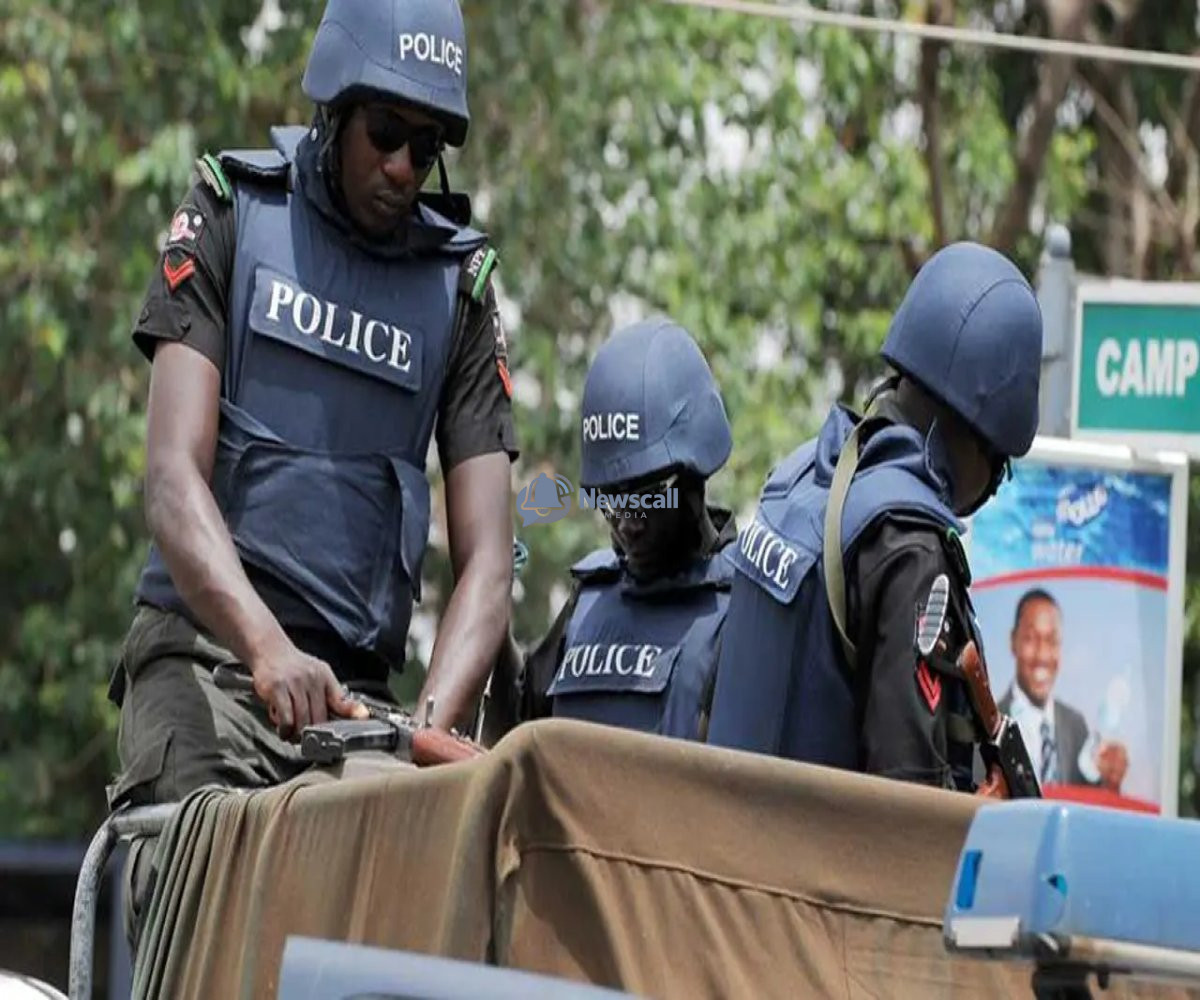 Mistaken Identity Sparks Panic in Ogun Community as Mob Detains Two Policemen Returning From Duty. (Near-Tragedy in Ogun: Lost Mobile Police Officers Detained by Mob in Case of Mistaken Identity.)