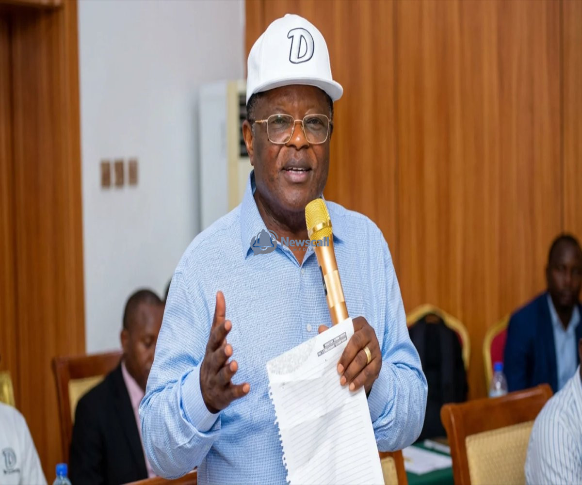 No More Long Trapped on Tarred Roads: FG Tells Contractors to Finish Blockages in 2 Weeks.