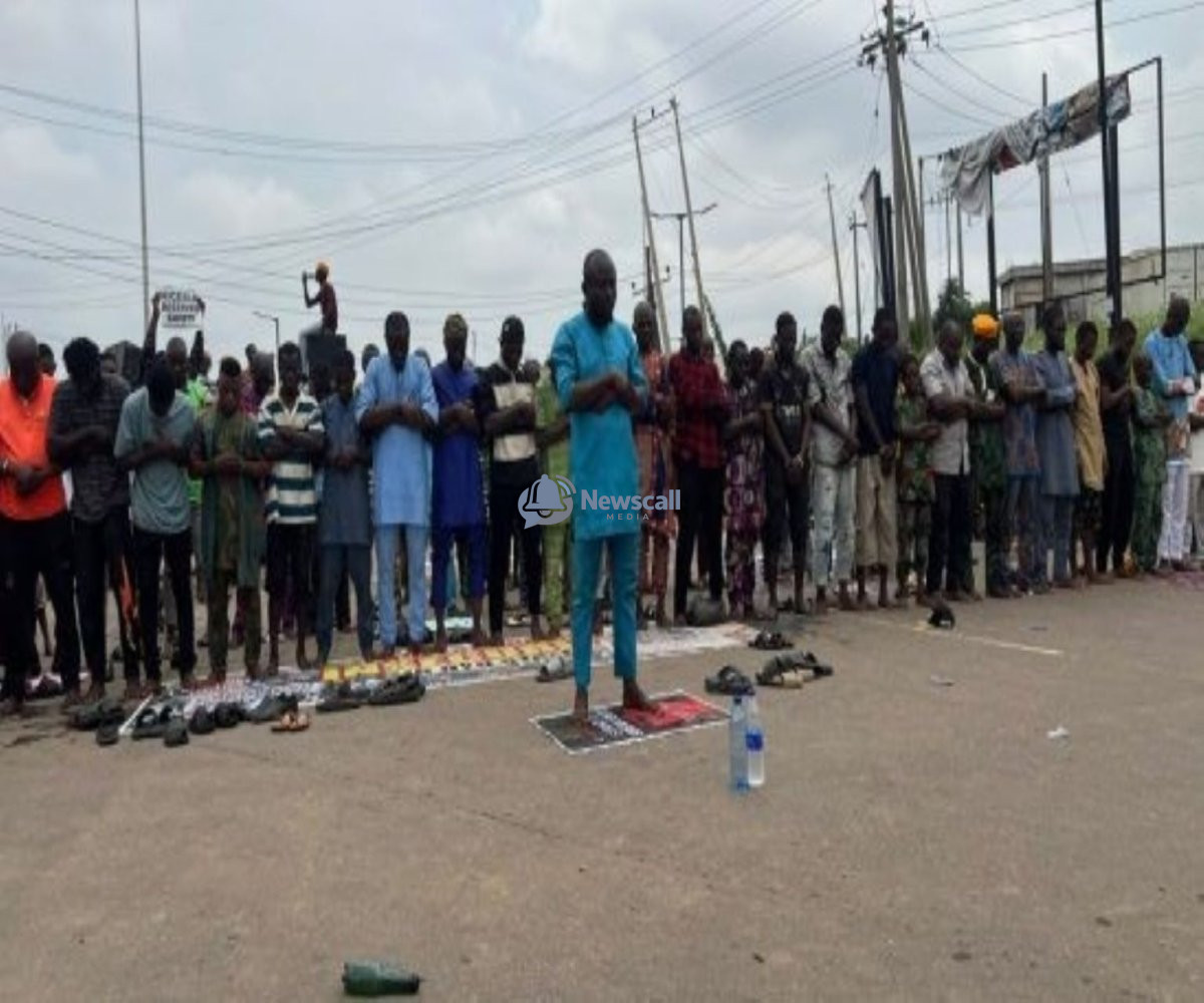Protesters Block Ibadan Highway, Demand Immediate Rescue of Abducted Schoolchildren and Teachers.