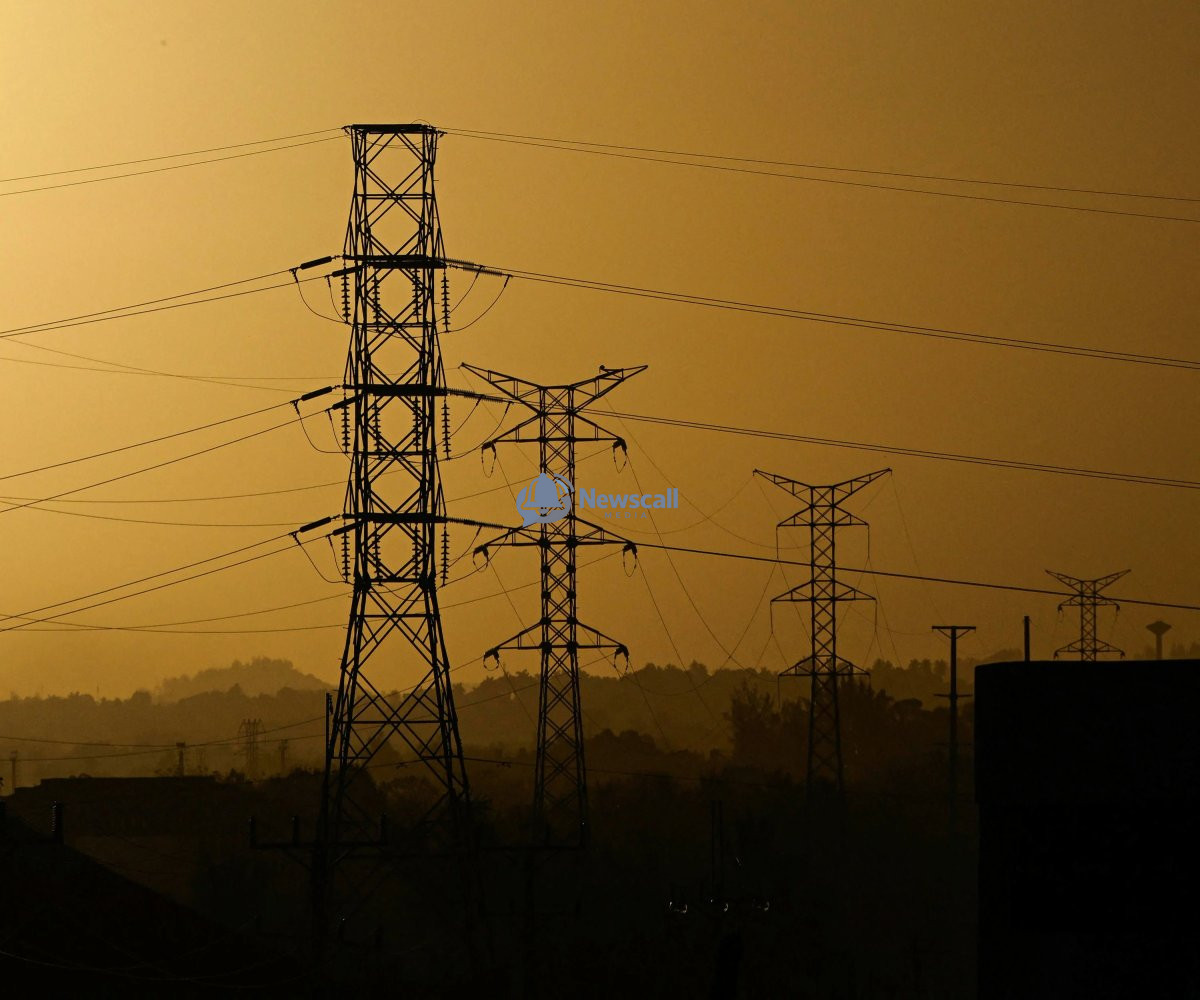 Darkness Falls Across Cuba as U.S. Squeeze Tightens.