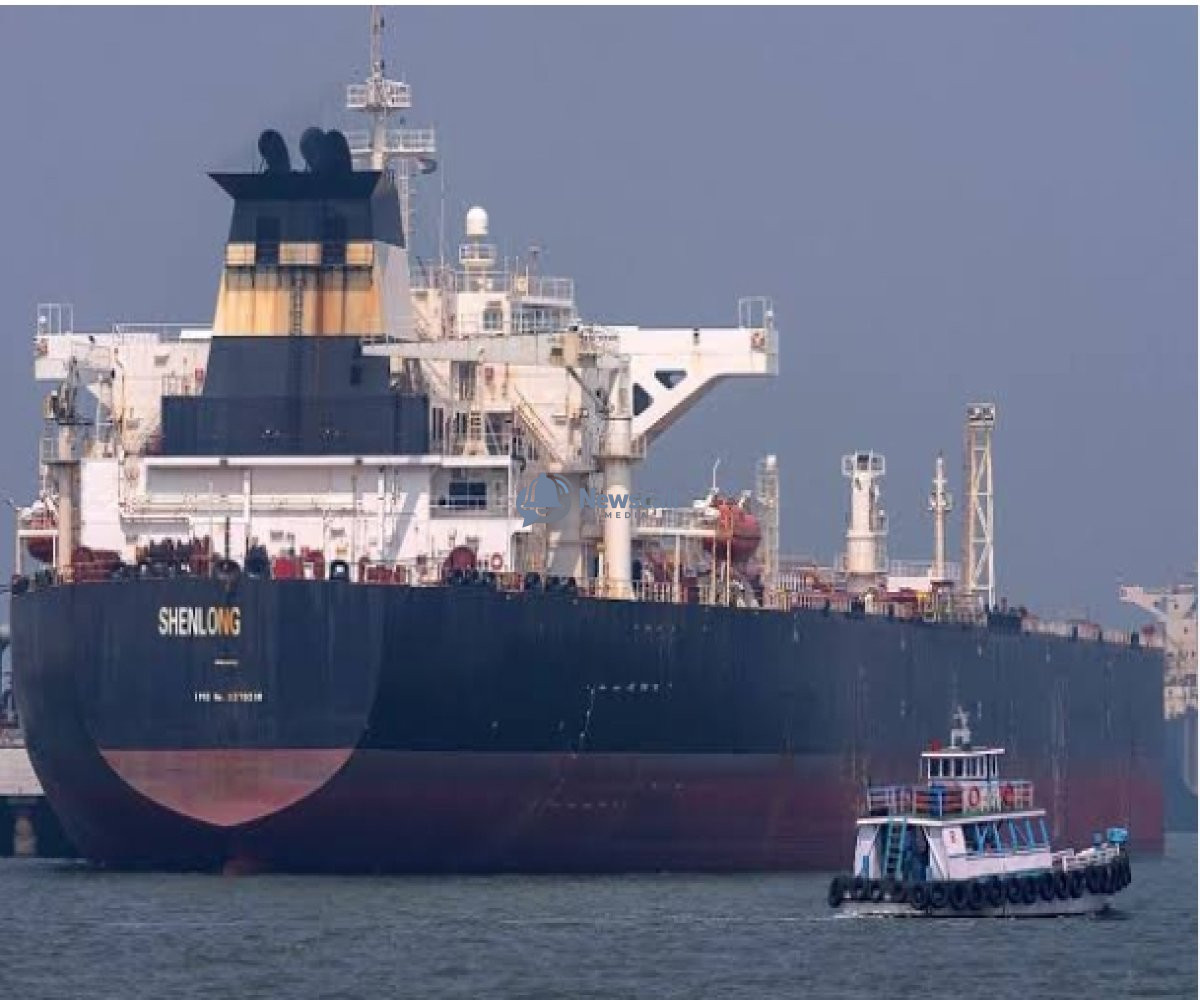 US-Iran War: Ship Attacked in Hormuz, Threatens Prolonged Conflict   ‎  ‎